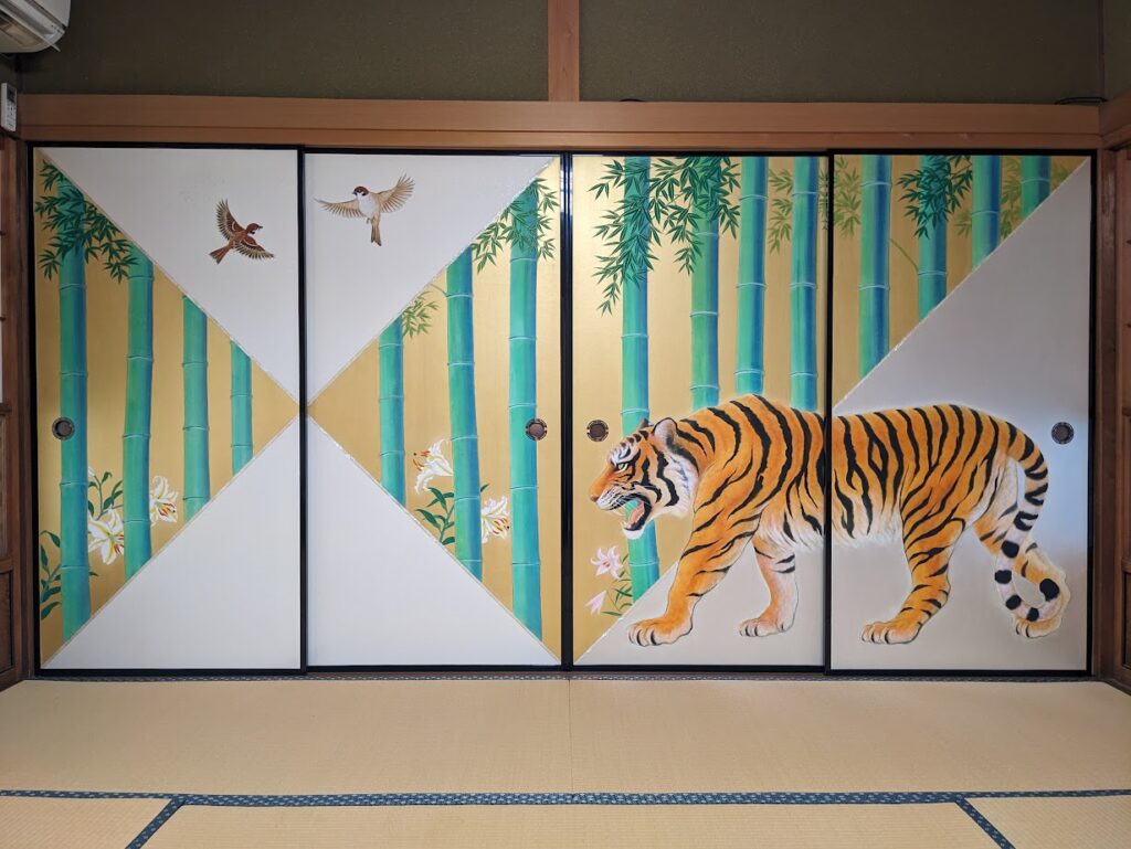 竹虎図襖